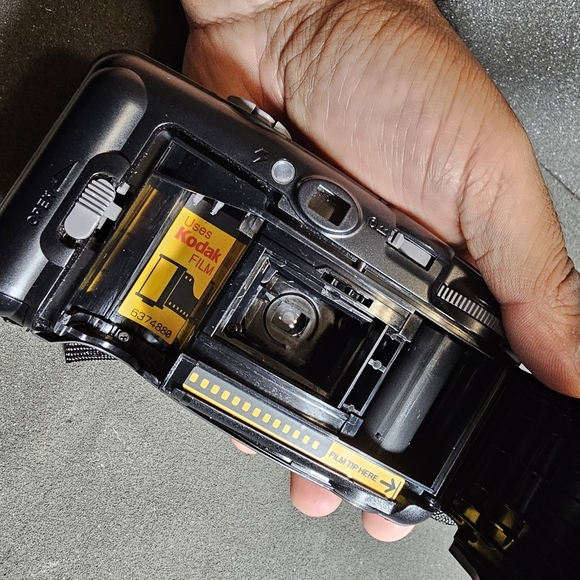 Kodak KB12 35mm Point & Shoot Film Compact Pocket Camera Untested With Case i do - Picture 6 of 11
